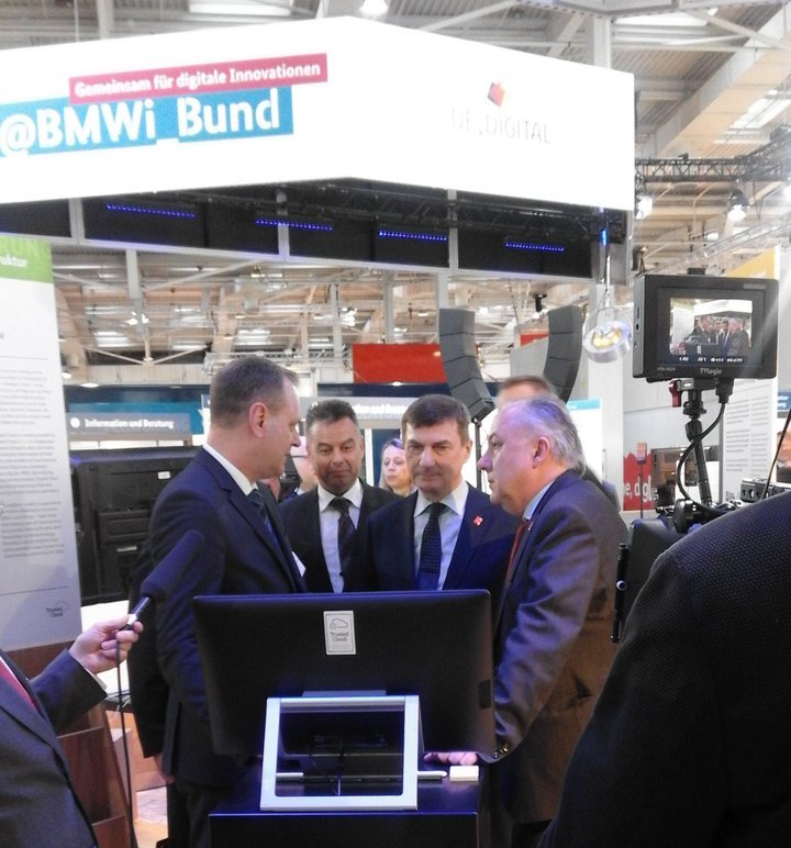 EU Vizepräsident Andrus Ansip und Staatssekretär im Bundesministerium für Wirtschaft und Energie Matthias Machnig unterstützen die Ziele von Trusted Cloud. 